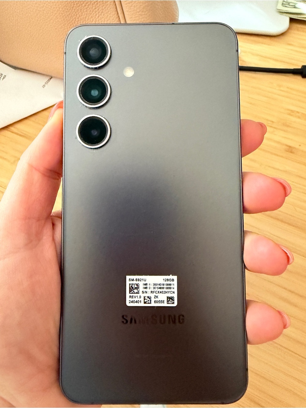 Like New Samsung Galaxy S24 - Black Unlocked - Picture 3 of 6